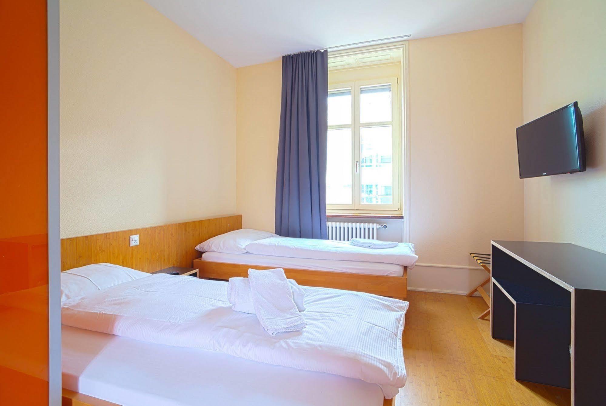 Easyhotel Basel - Self Service And Self Check-In Eksteriør bilde